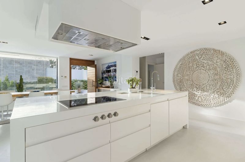 Foto 3d9ae431-6e96-4ff9-9382-6142a72dfc36. Casa amb aparcament piscina a Nueva Andalucía centro Marbella