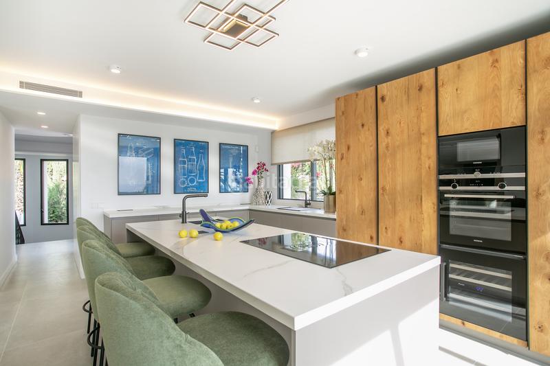 Foto ded773fb-b3de-417c-95d8-a6b62cf7a7cc. House with parking pool in La Carolina - Guadalpín Marbella