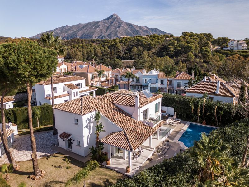 Foto 11417787-7ea6-4807-8084-1016d26e1767. Casa amb piscina a Nueva Andalucía centro Marbella
