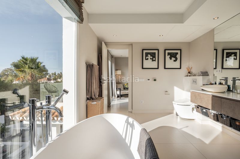 Foto e1b1b5e6-719c-4d48-94ae-8623bf06c013. Casa amb piscina a Nueva Andalucía centro Marbella