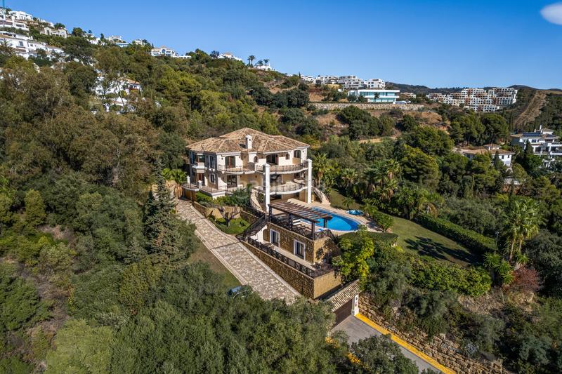 Foto 988f7d9e-1b4b-4ef2-a23b-151459f38372. Casa en Elviria Marbella