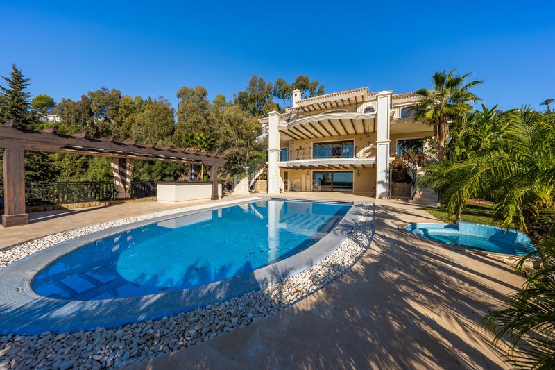 Foto 297e395a-81ef-46d1-ab29-c8e9f6d3385f. Maison avec piscine dans Elviria Marbella