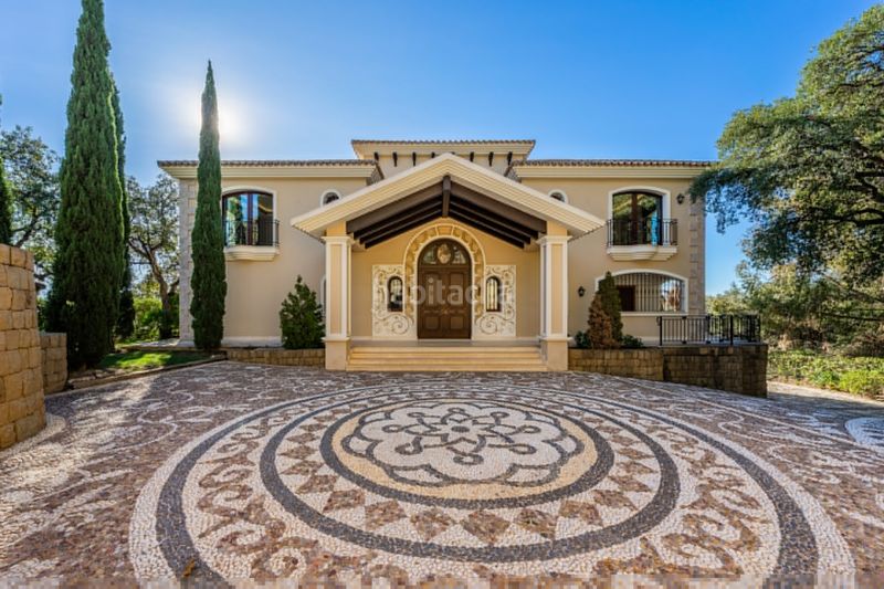 Foto e1e3cc9e-1e95-473f-8452-7bd659e28e3a. Maison avec piscine dans Elviria Marbella
