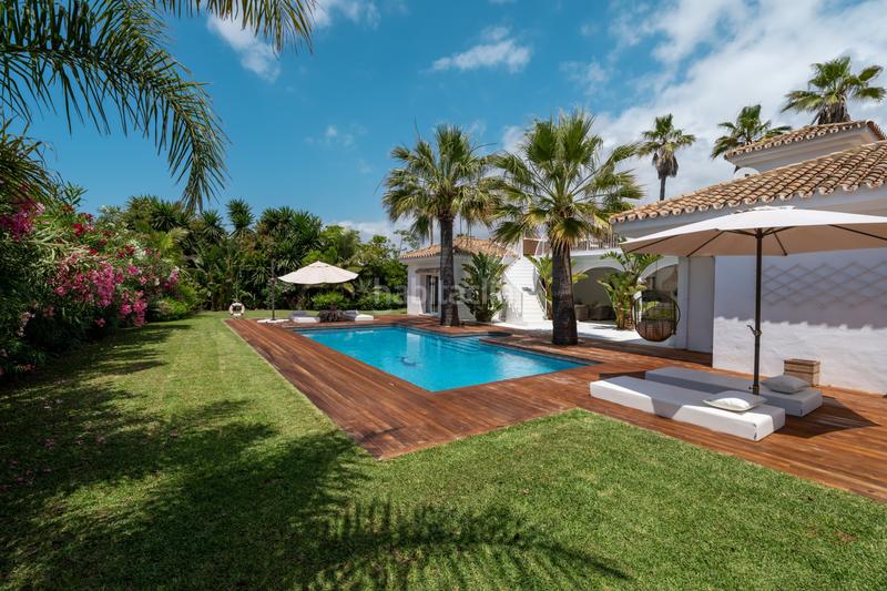 Foto 523d6365-14c3-47c8-b627-608a5ad7d35e. Casa en Elviria Marbella