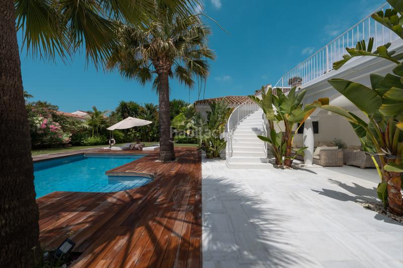 Foto 7913bddd-a298-4ed4-9621-8b6b6fcf2426. Casa en Elviria Marbella