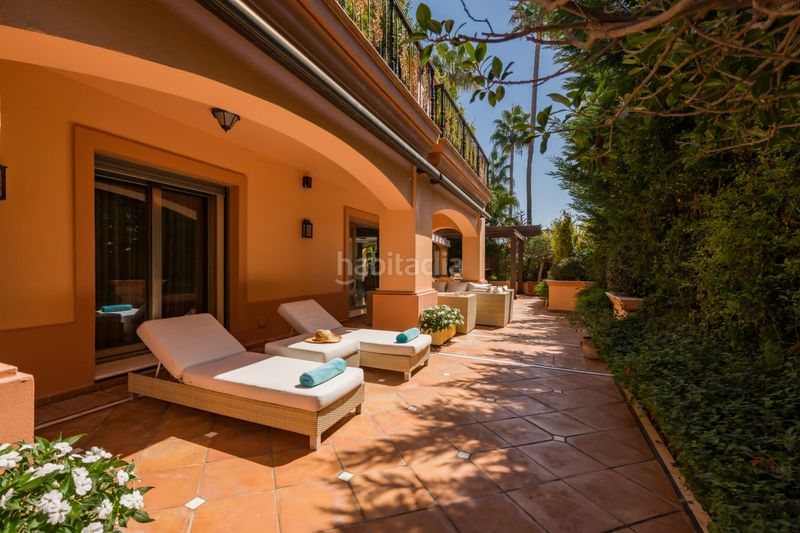 Foto 66eff63e-1617-42e9-a0f3-2b042b36a804. Rez-de-chaussée avec piscine dans Puerto Banús Marbella