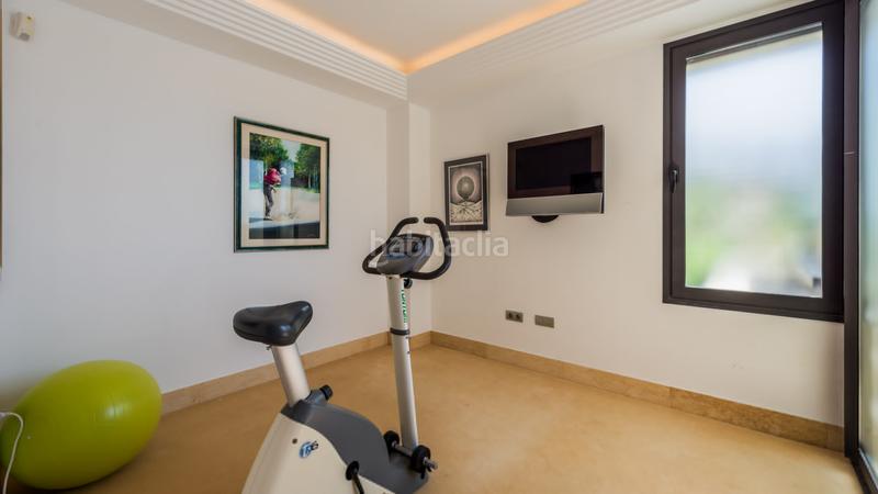 Foto 659db370-c27d-4b0d-8d86-3b56fe8cd265. Penthouse with parking pool in Nueva Andalucía centro Marbella