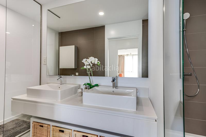 Foto 48af90b4-d5ff-4736-8370-e745044b6cc1. Casa a schiera con riscaldamento parcheggio piscina in Estepona