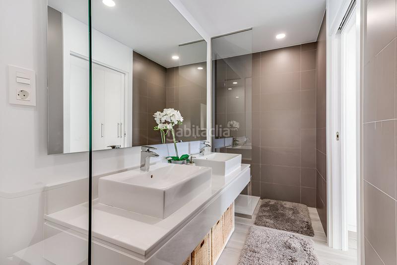 Foto f0fc3465-1bcf-4ba6-9174-2fe240925bc1. Casa a schiera con riscaldamento parcheggio piscina in Estepona