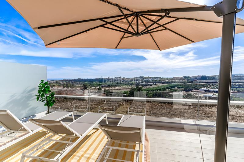 Foto f2e1c21e-f683-45a5-b761-17d1427c0386. Casa a schiera con riscaldamento parcheggio piscina in Estepona