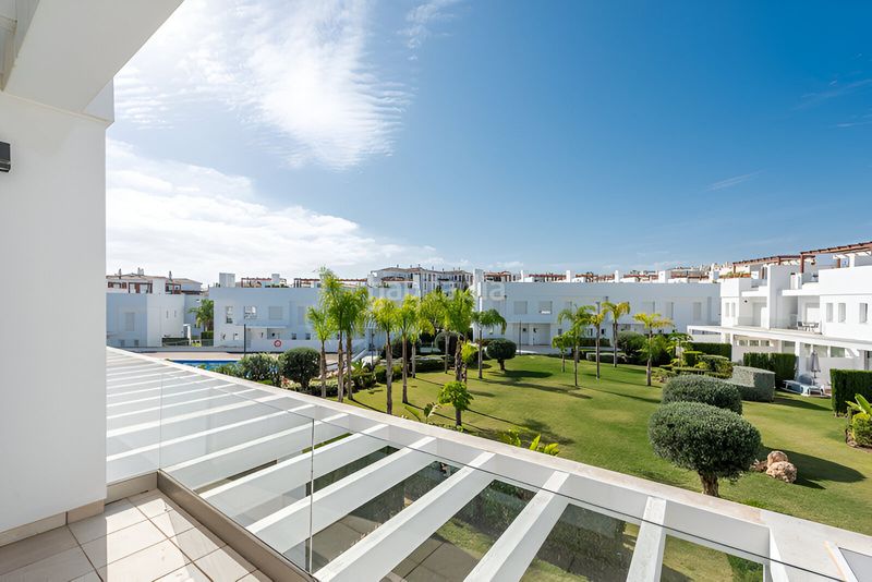 Foto 5a2645d4-1ba8-4d53-86a8-fc2077f81370. Casa adossada amb calefacció aparcament piscina a Marbella