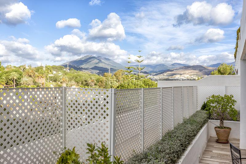 Foto ee7f3250-fcbb-43c3-8c85-3e1be480071f. Piccolo appartamento con parcheggio piscina in Nueva Andalucía centro Marbella