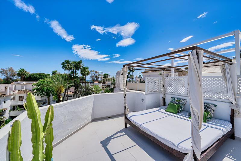 Foto f7ecf5df-f802-40af-a2c0-fa6568cf06e4. Dachwohnung mit parking pool in Elviria Marbella
