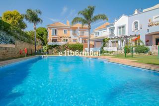 Casa adossada a Nueva Andalucía centro. Casa adosada en venta en nueva andalucía