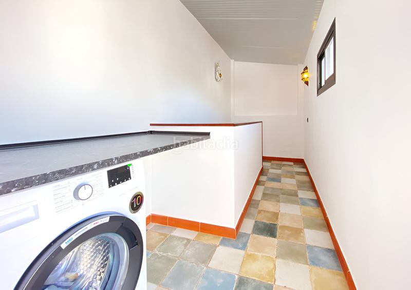 Foto 5a125a8f-162c-430c-bf2b-fd552463f2d7. Casa adosada  en venta en Playa Bajadilla - Puertos Marbella