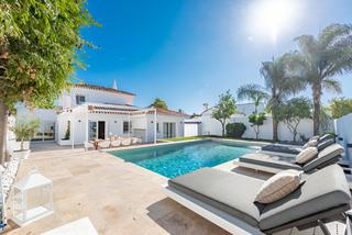 Casa in Nueva Andalucía centro. Villa independiente en venta en nueva andalucía