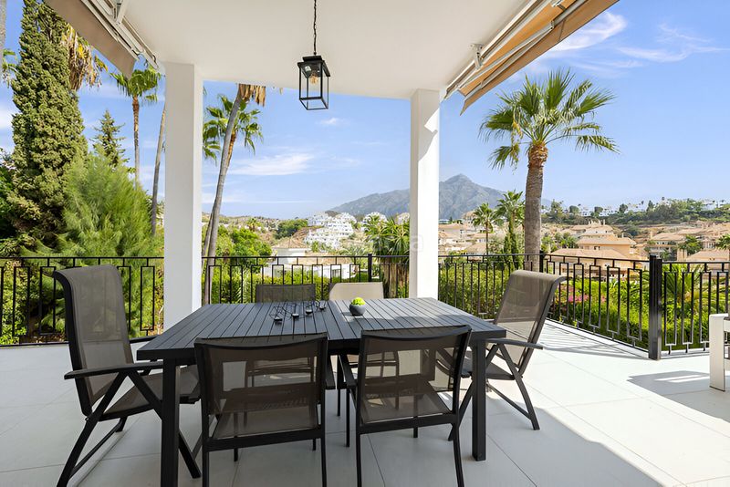 Foto 2ed3d7cc-6789-4006-b86d-2ac719fe833d. Casa amb aparcament piscina a Nueva Andalucía centro Marbella