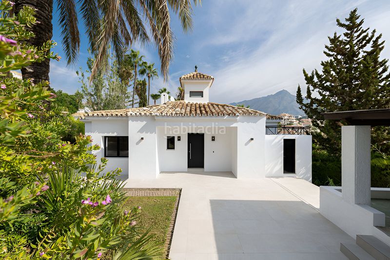 Foto 7dd4c3ff-8e77-4d84-9e80-1ea73920bba9. Casa amb aparcament piscina a Nueva Andalucía centro Marbella