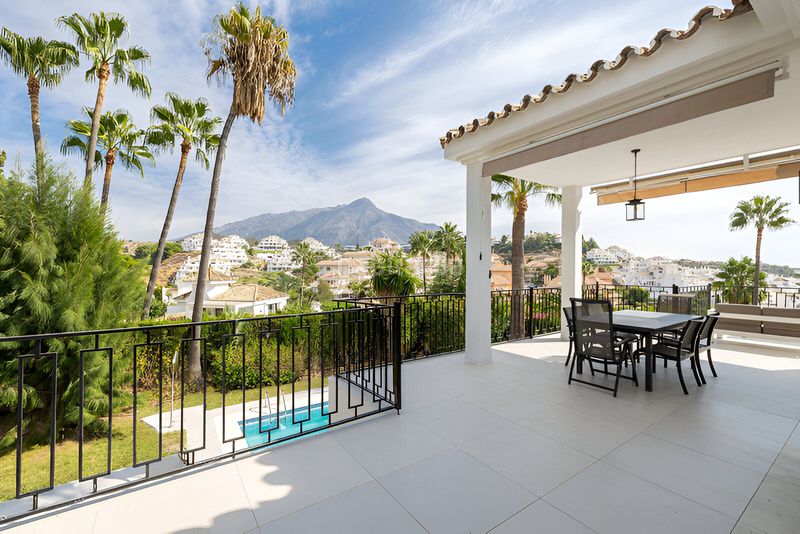 Foto c145567c-162e-43ec-b010-162305af01f4. Casa amb aparcament piscina a Nueva Andalucía centro Marbella