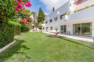 Planta baixa a Puente Romano. Apartamento en planta baja en venta en la milla de oro