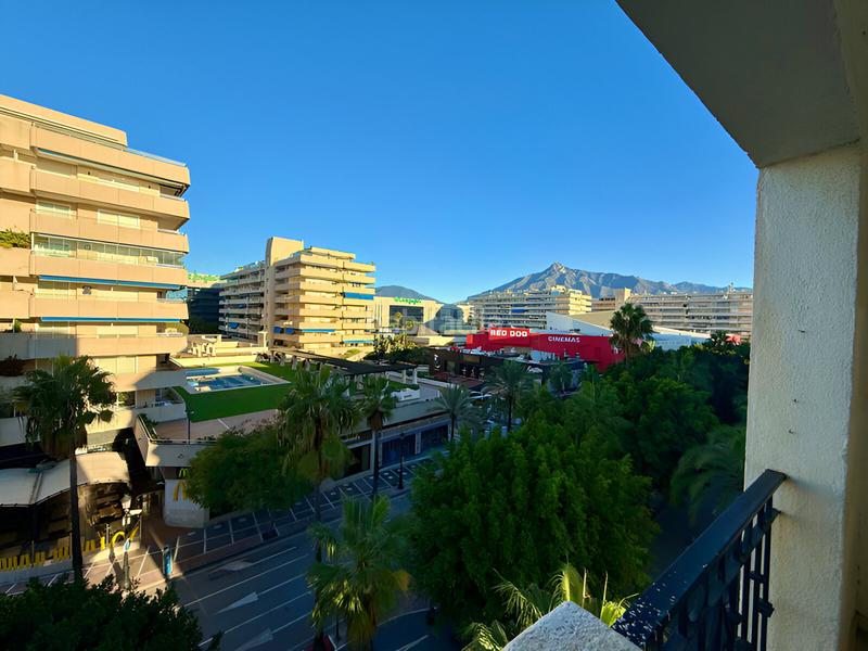 Foto 19bbdca4-1065-4ed7-a080-2600d52e35f3. Apartamento  en planta media en venta en Puerto Banús en Marbella