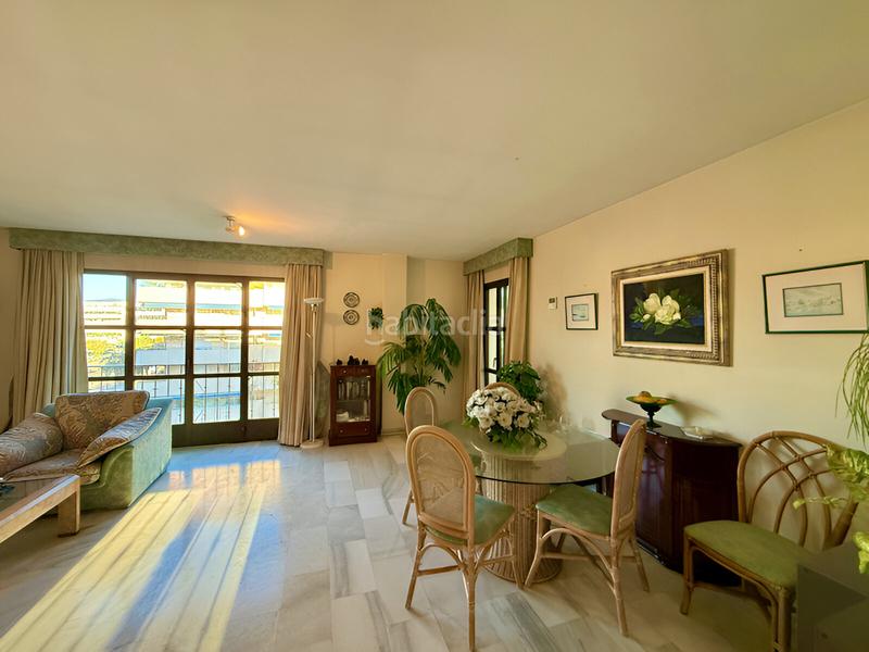 Foto 895feddf-ff32-48f2-a21e-69f7fe9c6262. Apartamento  en planta media en venta en Puerto Banús en Marbella