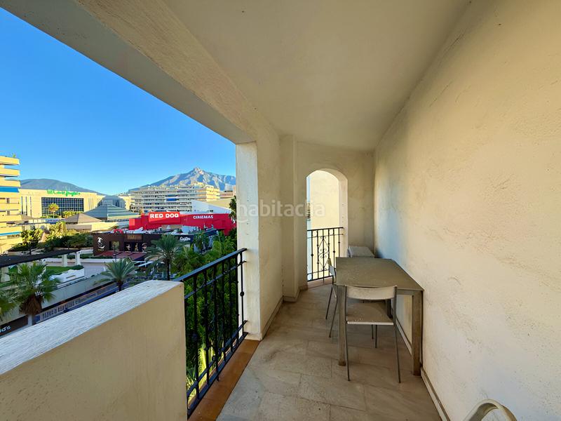 Foto a2be8e9d-8a53-4b57-b432-841bfa7b6044. Apartamento  en planta media en venta en Puerto Banús en Marbella