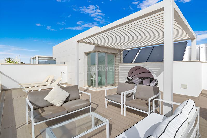 Foto 6d8845a2-ce6a-4345-83bd-d8d2506d3517. Ático  en venta en Playa Bajadilla - Puertos Marbella