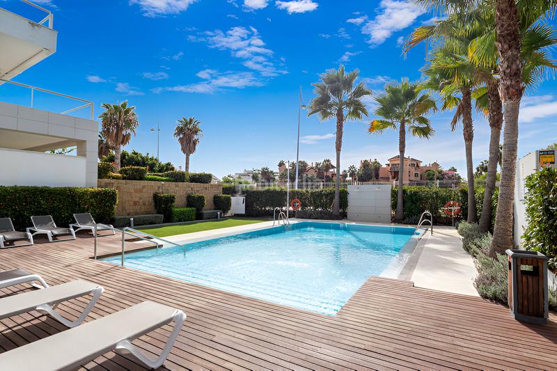 Foto a2dc3386-9e78-47a5-9196-48e8db6c8b84. Ático  en venta en Playa Bajadilla - Puertos Marbella