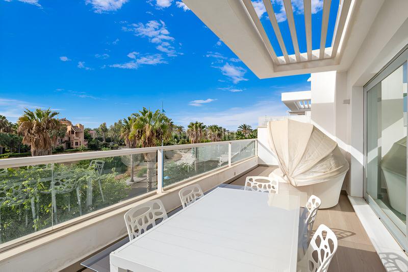 Foto b160dc37-27ca-4730-bb6a-90a38e243f5a. Ático  en venta en Playa Bajadilla - Puertos Marbella