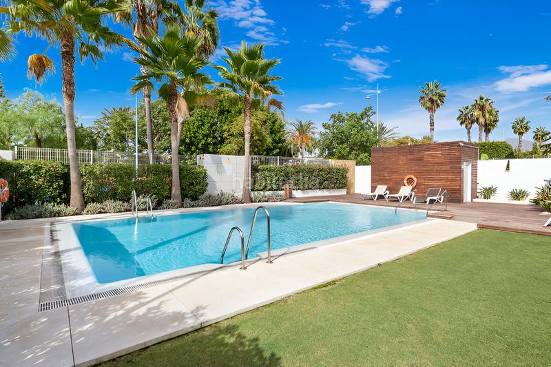 Foto eabaa134-e6f7-4c12-8d46-3a6f87ebf295. Ático  en venta en Playa Bajadilla - Puertos Marbella