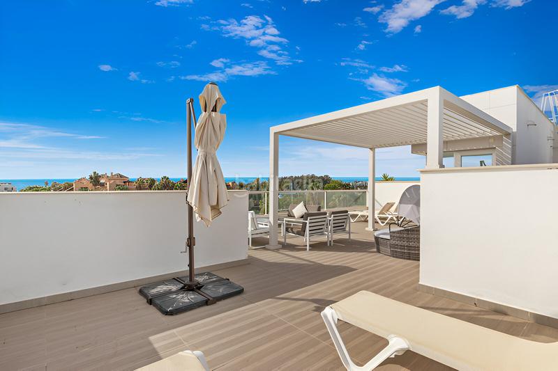 Foto fb37c656-ccc7-45ea-90dc-c0e0c23040cc. Ático  en venta en Playa Bajadilla - Puertos Marbella