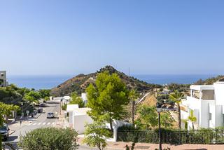 Rez-de-chaussée à Playa Bajadilla - Puertos. Apartamento en planta baja en venta en marbella