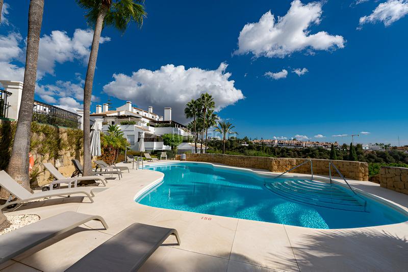 Foto 2a04b59f-b9ad-4a9f-9600-02f38536ae9d. Apartament amb aparcament piscina a Puente Romano Marbella