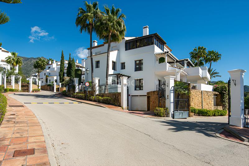 Foto 54934b8c-00ea-4e57-9413-1294df229459. Apartament amb aparcament piscina a Puente Romano Marbella