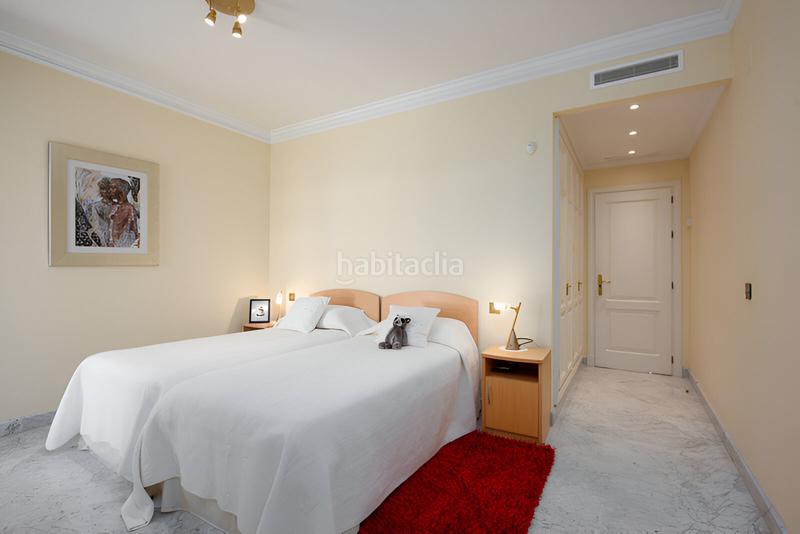 Foto a9ddc7a3-fb82-44d2-ba2a-5ff5a55f5934. Apartament amb aparcament piscina a Puente Romano Marbella