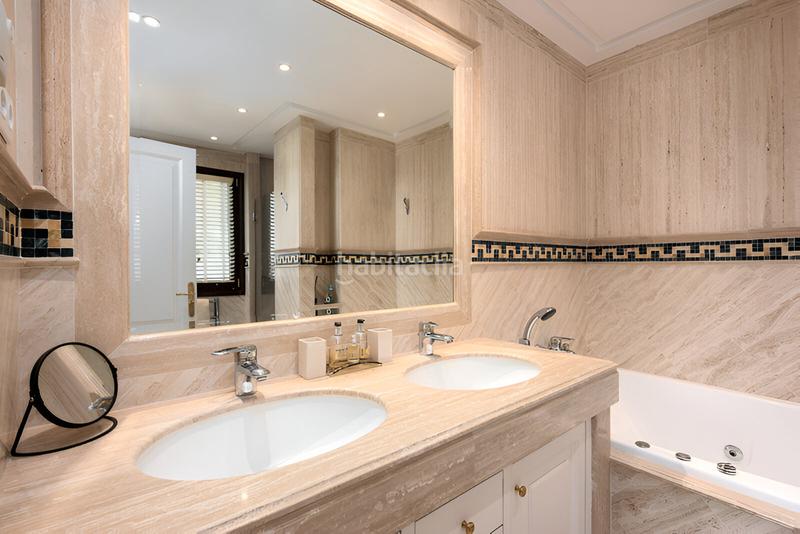 Foto de51dbc5-4203-40e0-a6b2-87907001afe8. Apartament amb aparcament piscina a Puente Romano Marbella