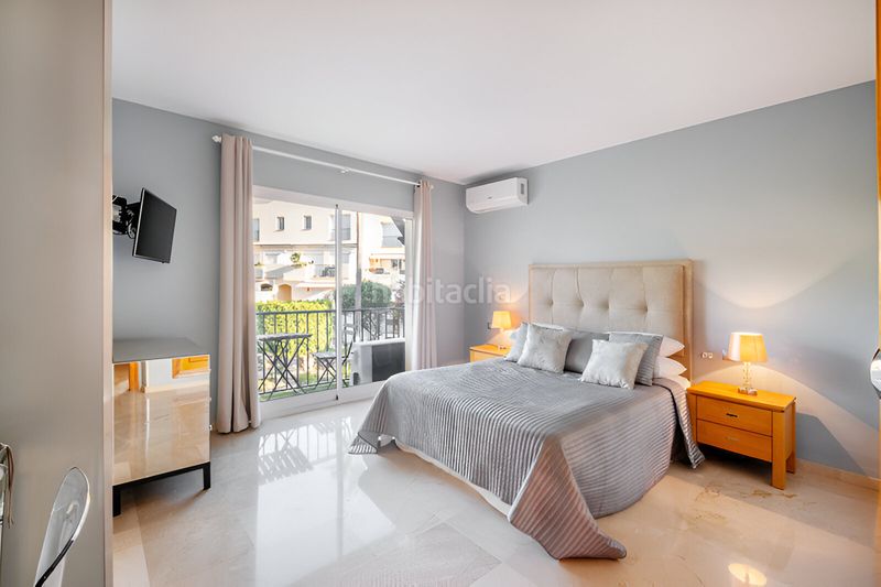 Foto b7b3038c-79ef-4e4b-80f9-3c3e1602328d. Àtic amb calefacció aparcament piscina a Nueva Andalucía centro Marbella