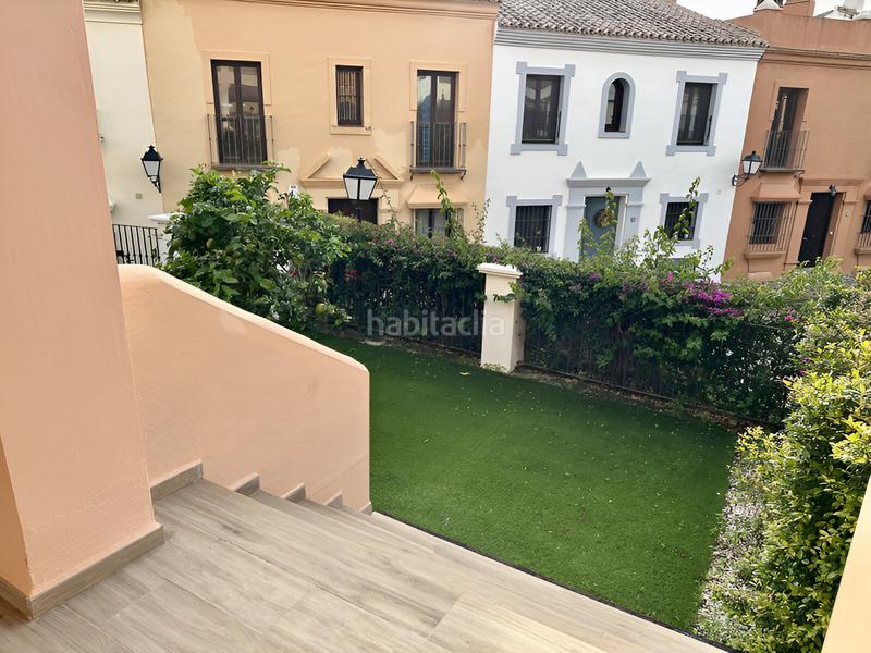 Foto 1c4e1b8f-ad04-4547-a73c-d674ef326b36. Casa pareada chalet adosado en venta en el paraíso en Estepona
