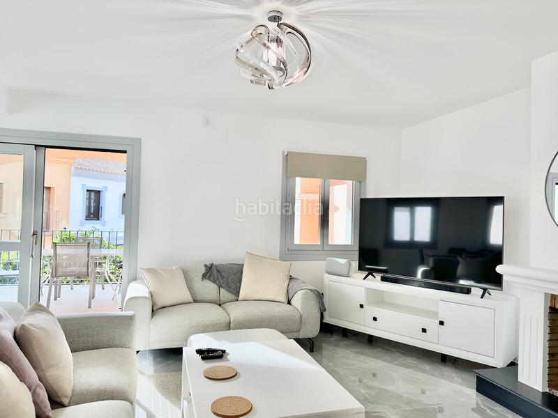 Foto 57e61473-d5c4-426f-958e-10bd07bf6a18. Casa pareada chalet adosado en venta en el paraíso en Estepona