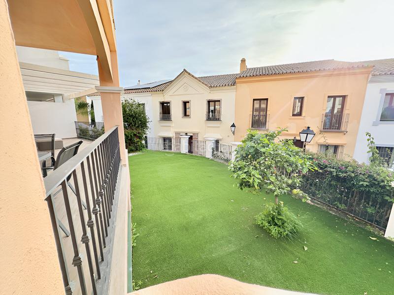 Foto 855994fd-0363-47ec-ad9c-34ae6741a70a. Casa pareada chalet adosado en venta en el paraíso en Estepona