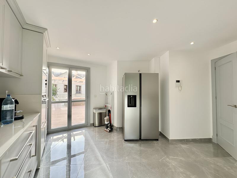 Foto e162f8ce-2e77-4b36-a124-9184d2c52056. Casa pareada chalet adosado en venta en el paraíso en Estepona