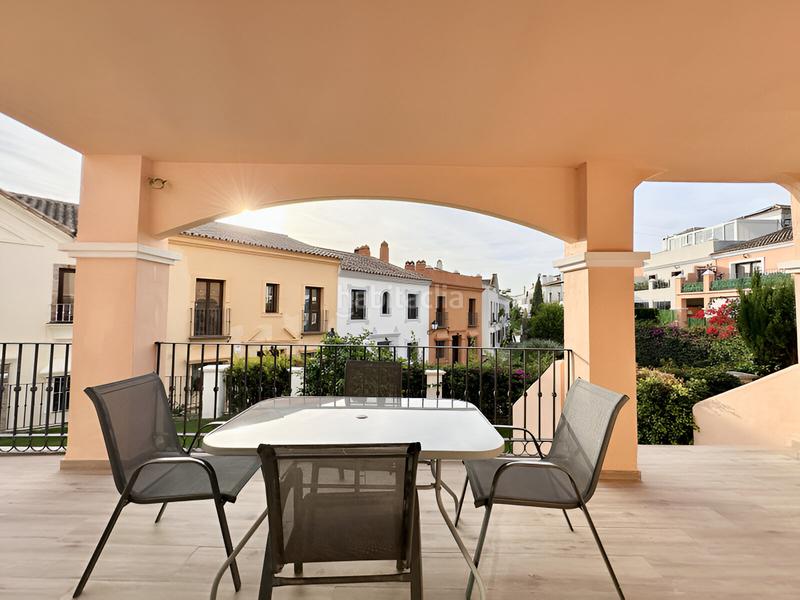 Foto e8e41b42-3baf-4a3f-9a64-90b2c3777c57. Casa pareada chalet adosado en venta en el paraíso en Estepona