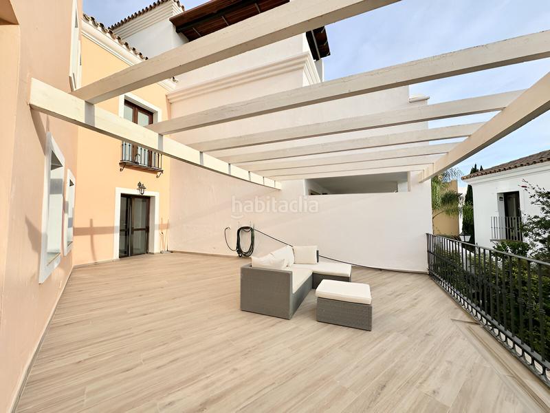 Foto f1d5c36d-5834-46d7-9bee-005dc48e085f. Casa pareada chalet adosado en venta en el paraíso en Estepona