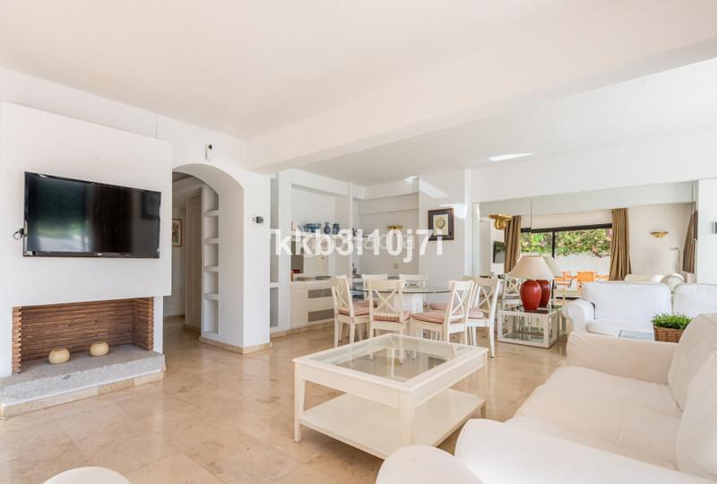 Foto 2a06da5b-da1c-4808-a446-6696f89f2bbb. Reihenhaus mit parking pool in Puente Romano Marbella