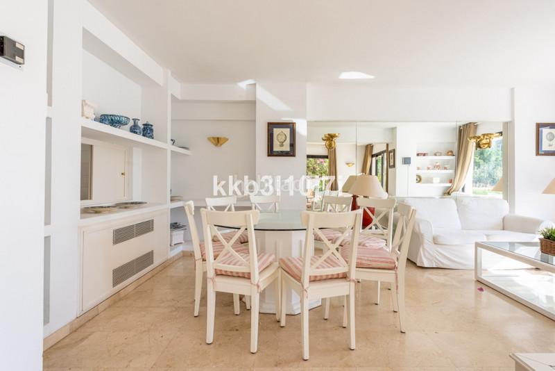 Foto 3e6049a5-c147-460c-a66a-e8ccc8de6f65. Reihenhaus mit parking pool in Puente Romano Marbella