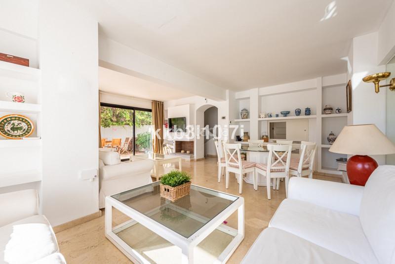Foto 4a1587b0-a93a-4fdb-9872-5564dff2babd. Reihenhaus mit parking pool in Puente Romano Marbella