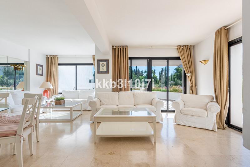 Foto 543c8b35-9130-4aa7-bfef-dd0506dc4291. Reihenhaus mit parking pool in Puente Romano Marbella