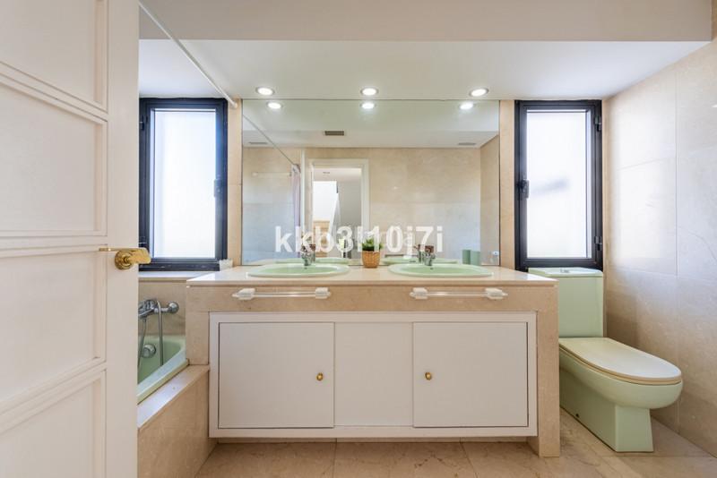 Foto 7abcddbb-b377-414c-93fe-78744f2a655d. Reihenhaus mit parking pool in Puente Romano Marbella