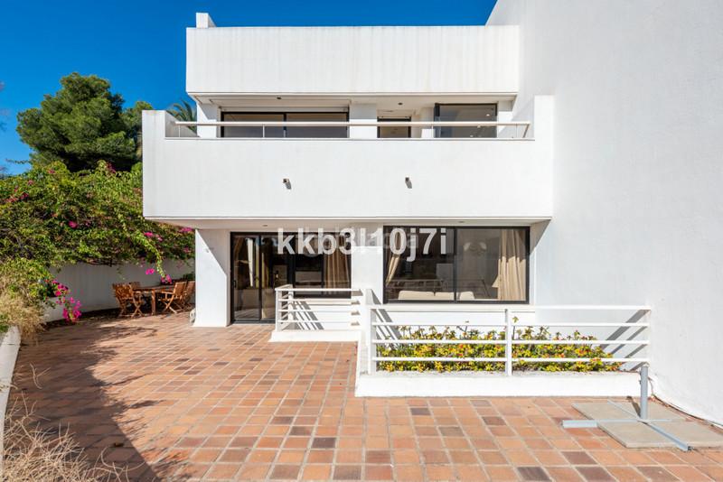 Foto 9d197102-bb4e-46e0-be36-e692a11cddcd. Reihenhaus mit parking pool in Puente Romano Marbella